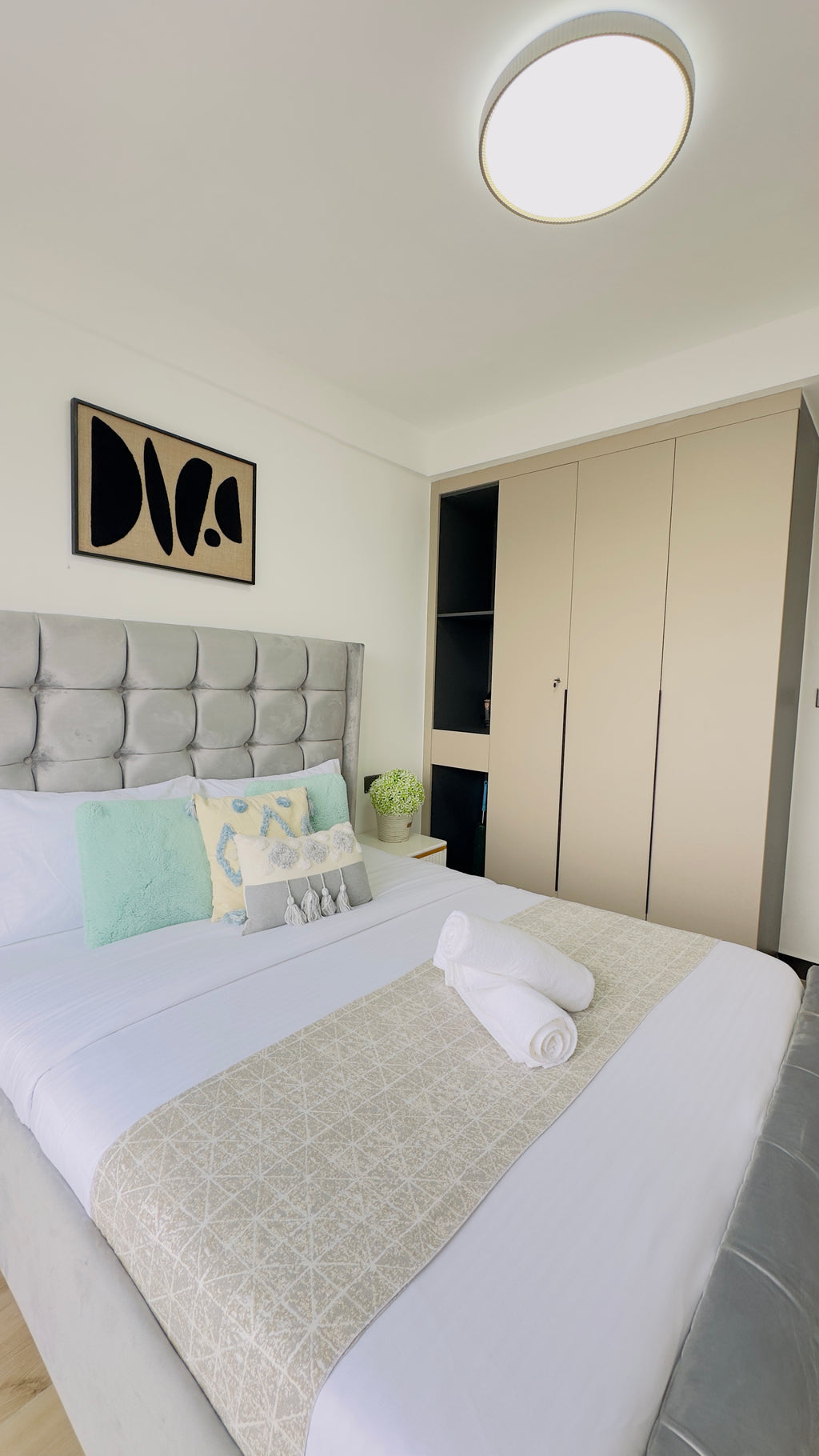 One Bedroom Airport Accommodation At The Edge Of Nairobi National Park