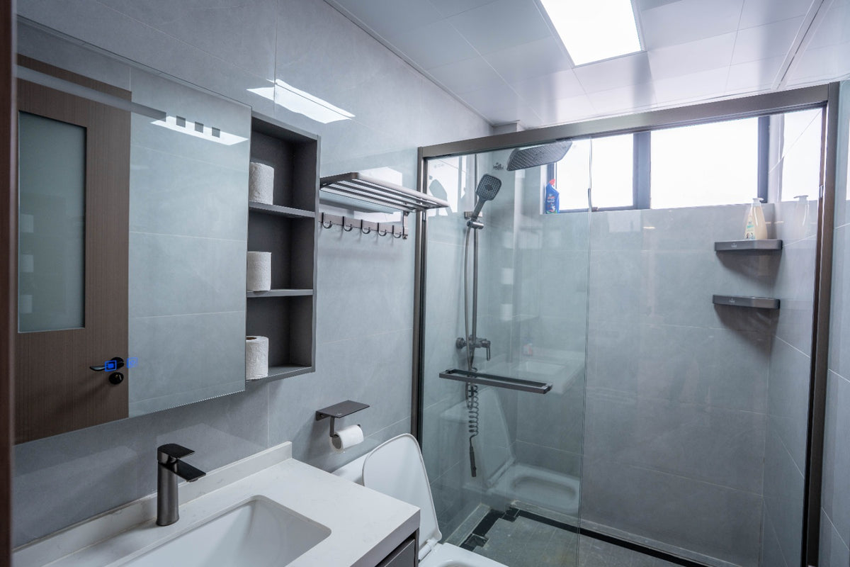 Spacious Three bedroom apartment | Balcony Pool and Gym