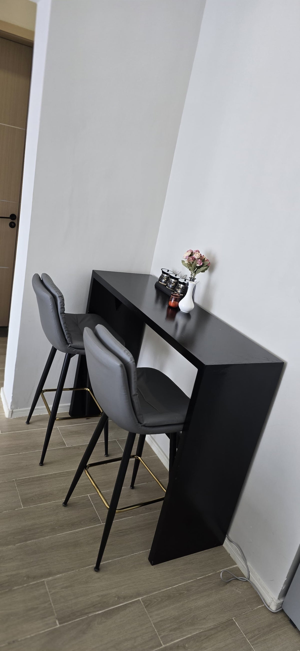 Stylish 1BR Behind gateway mall near JKIA | Expressway Swimming Pool, Gym,Wifi